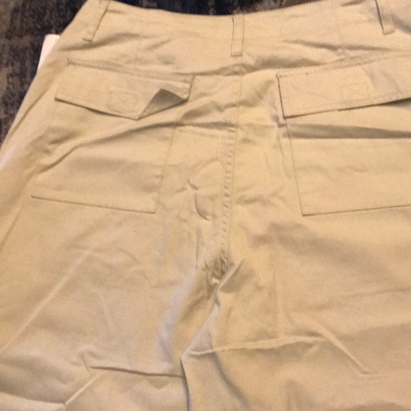 🎉NWT Khaki ButtonFrontCargo Capri Pants 16W - Picture 7 of 8